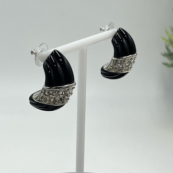 Kenneth Jay Lane Black Carved Resin Demi Hoop Earring with Clear‎ Crystals New - Picture 2 of 12